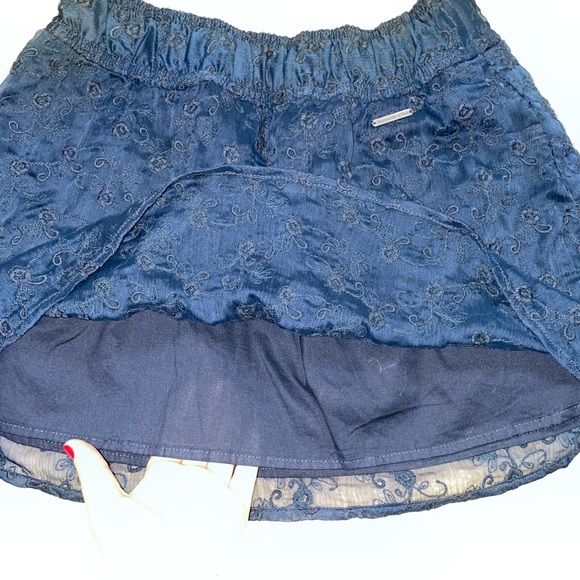 A&F Miniskirt with Chiffon - Picture 5 of 6
